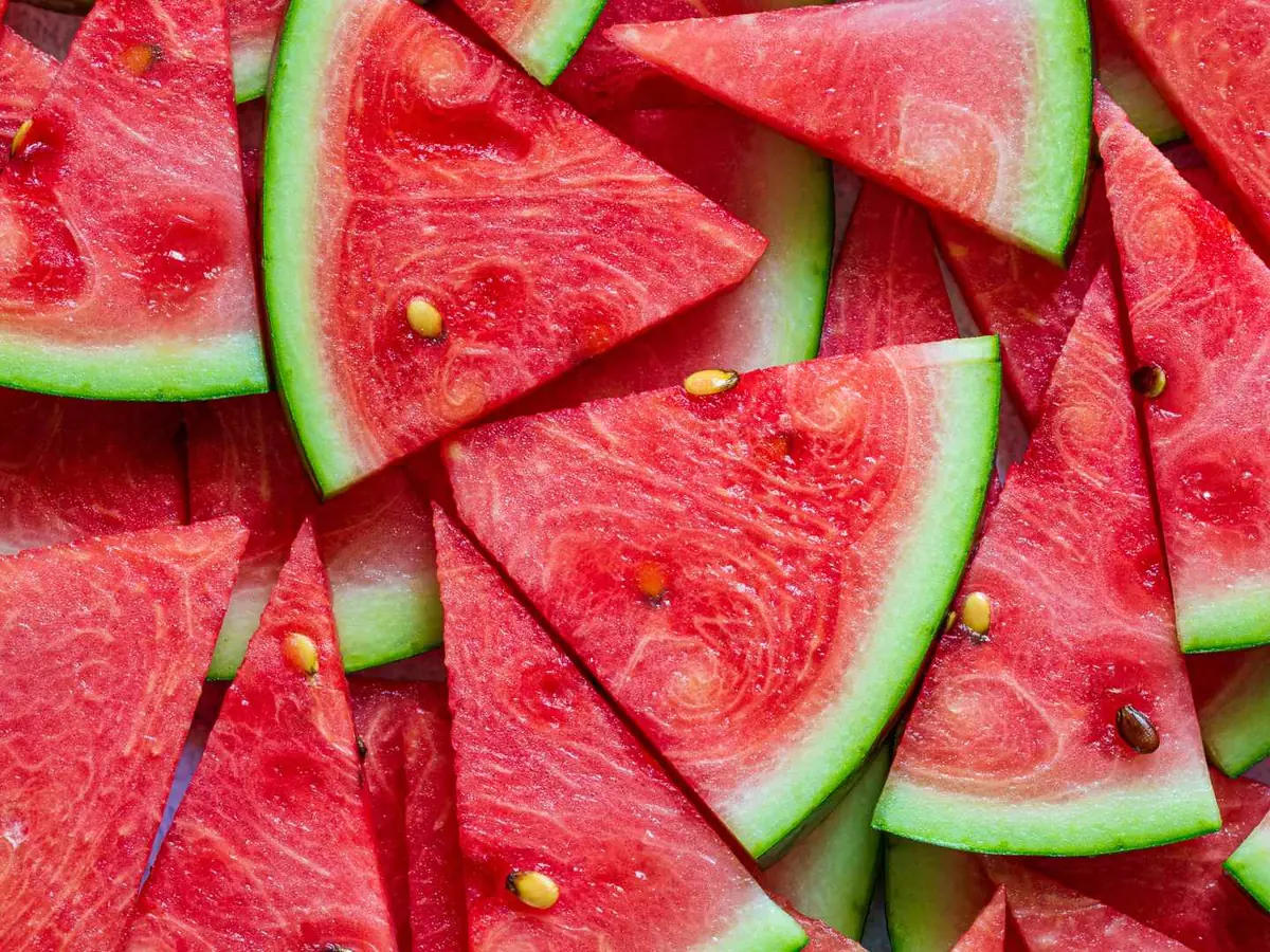 Overlapping triangular watermelon slices