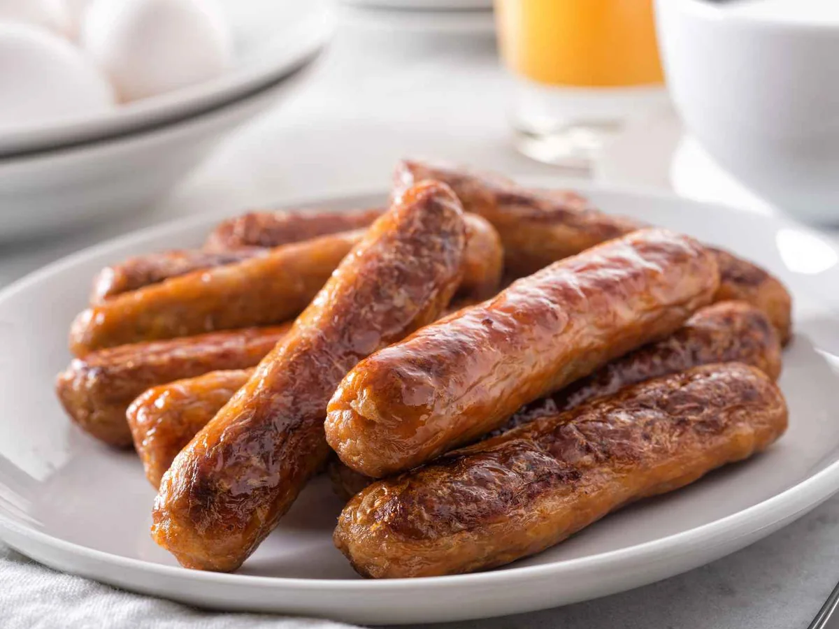 A plate of browned breakfast sausage links